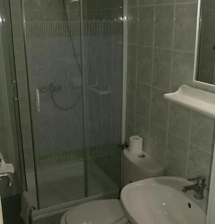 Oda ve Kahvaltı Fuezi Panzio 3*